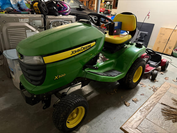 2010 John Deere X320 Equipment Image0