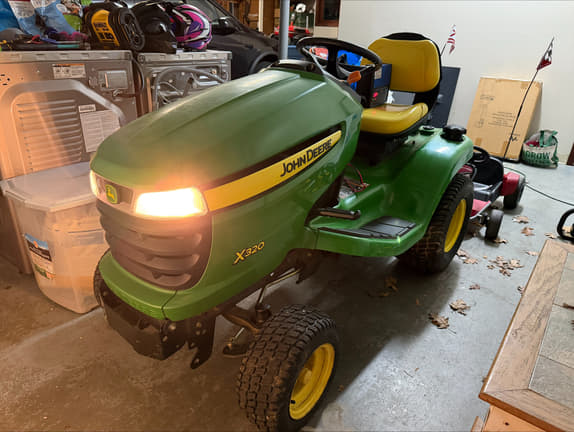 Image of John Deere X320 equipment image 4