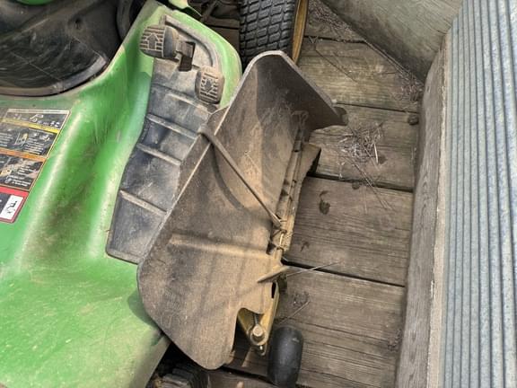 Image of John Deere X320 equipment image 3