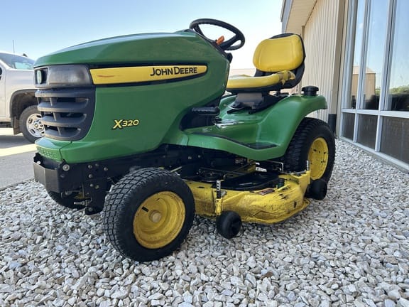 2010 John Deere X320 Equipment Image0