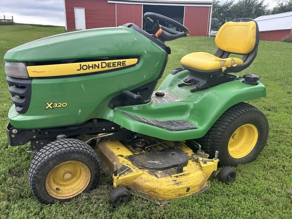 2010 John Deere X320 Equipment Image0