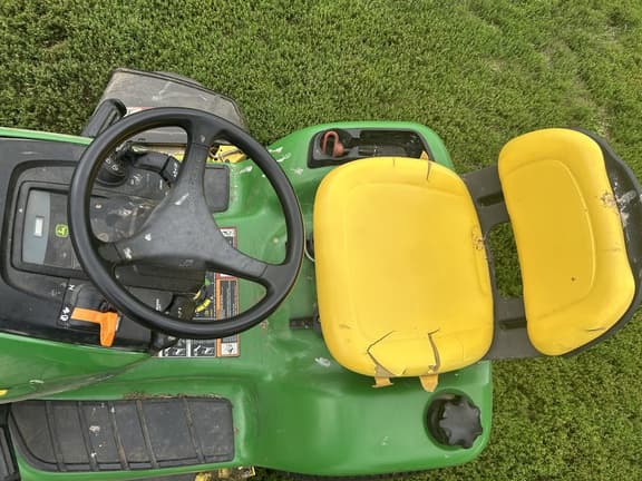 Image of John Deere X320 equipment image 4