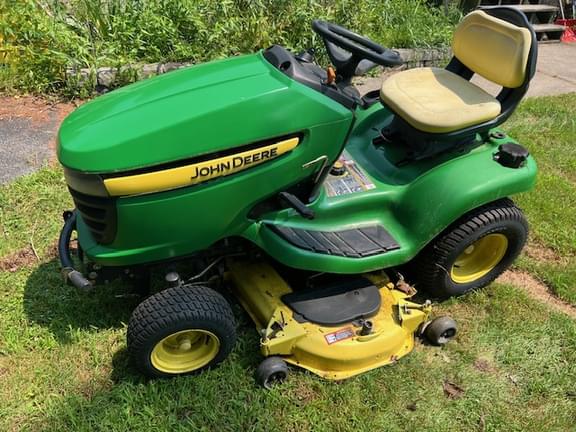 Image of John Deere X320 equipment image 1