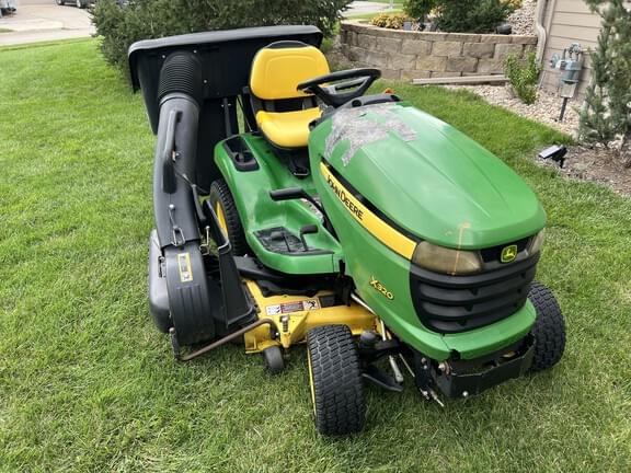 Image of John Deere X320 Image 0