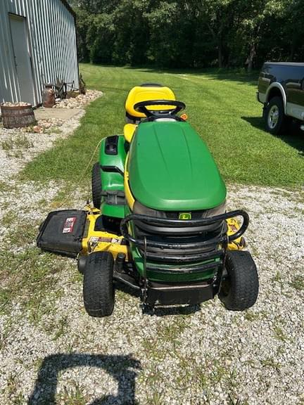 Image of John Deere X324 equipment image 1
