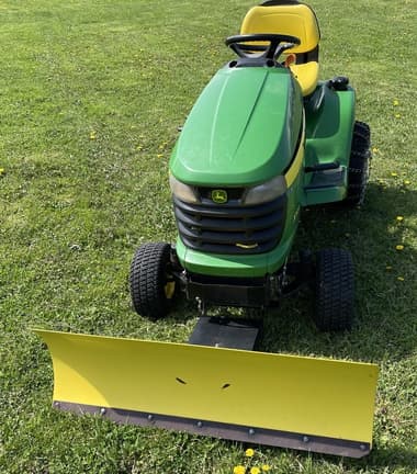 Image of John Deere X324 equipment image 3