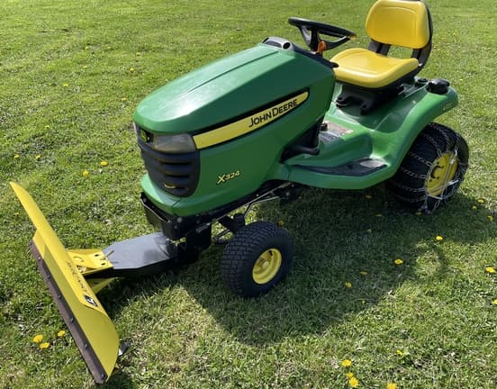 Image of John Deere X324 equipment image 4