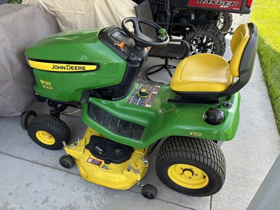 Image of John Deere X324 equipment image 1