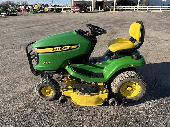 Image of John Deere X324 equipment image 1