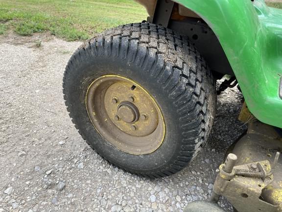 Image of John Deere X324 equipment image 3