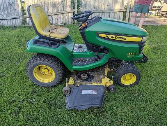 Image of John Deere X540 equipment image 4