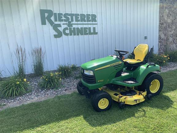 Image of John Deere X700 equipment image 4