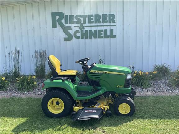 Image of John Deere X700 equipment image 1