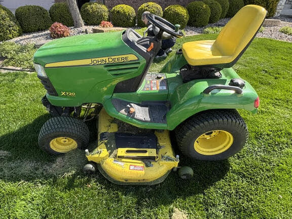 Image of John Deere X720 Primary image