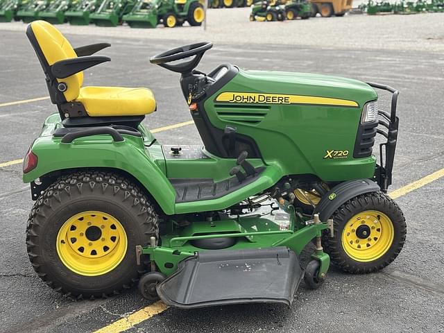 Image of John Deere X720 equipment image 4