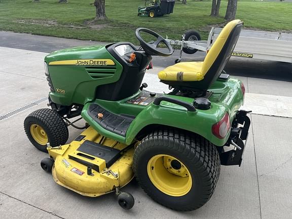 Image of John Deere X720 equipment image 2