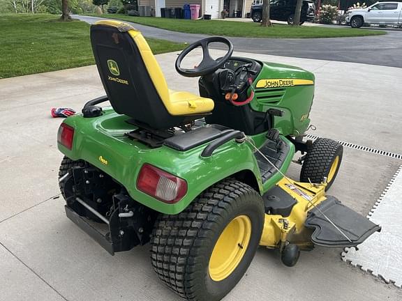 Image of John Deere X720 equipment image 3