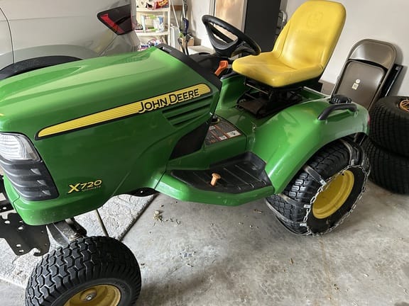 2010 John Deere X720 Equipment Image0