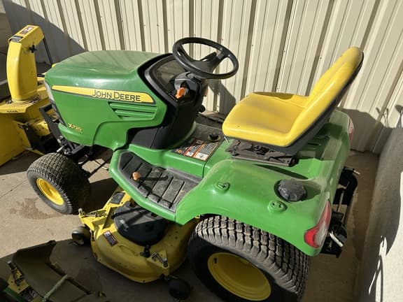 Image of John Deere X720 equipment image 3