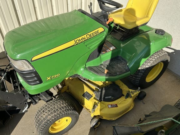 2010 John Deere X720 Equipment Image0
