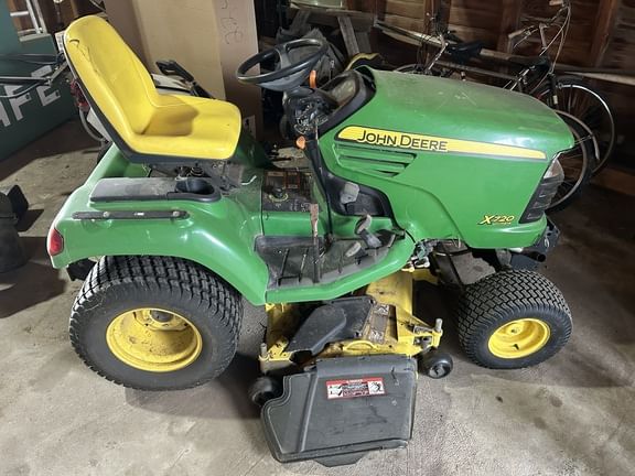 2010 John Deere X720 Equipment Image0
