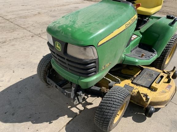Image of John Deere X724 equipment image 3