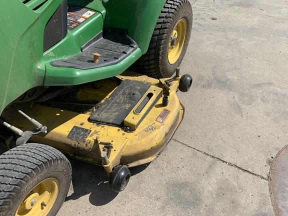 Image of John Deere X724 equipment image 1
