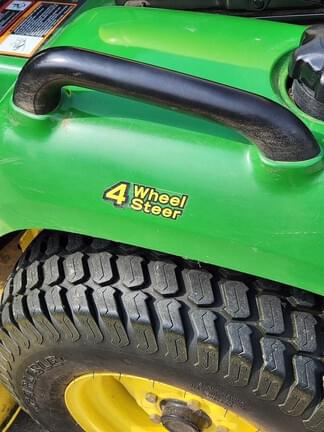 Image of John Deere X724 equipment image 3
