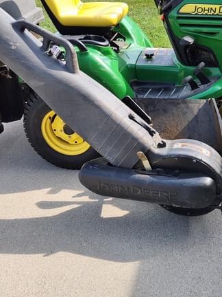 Image of John Deere X724 equipment image 2