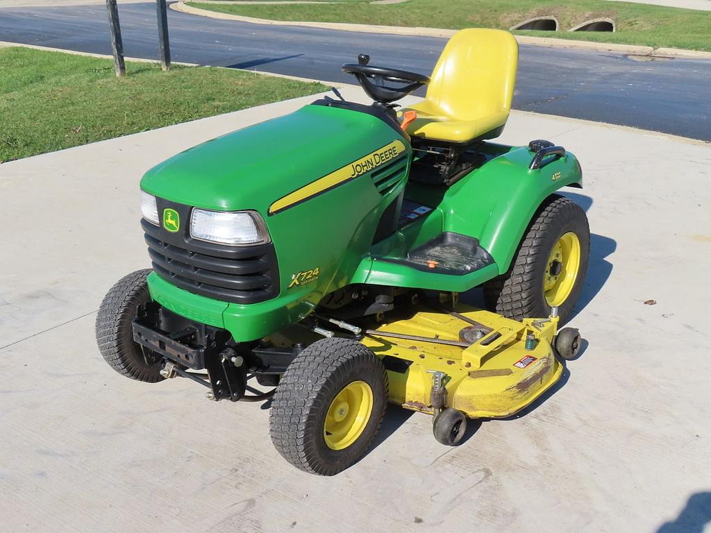 Image of John Deere X724 Primary image