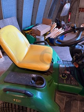 Image of John Deere X724 equipment image 4