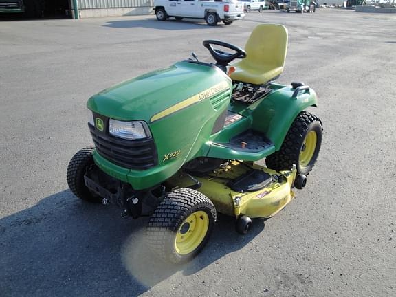 Image of John Deere X729 equipment image 1