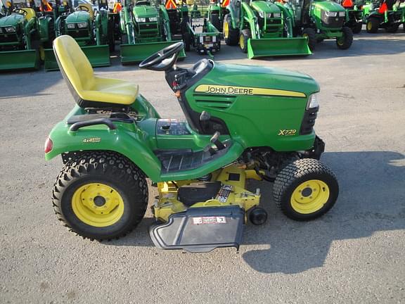 Image of John Deere X729 equipment image 4