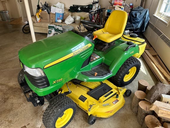 2010 John Deere X729 Equipment Image0