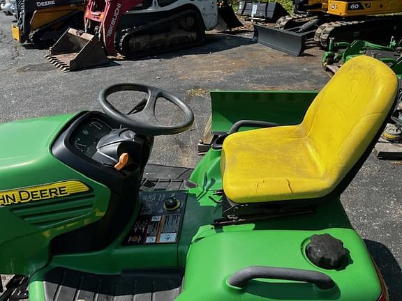 Image of John Deere X729 equipment image 3