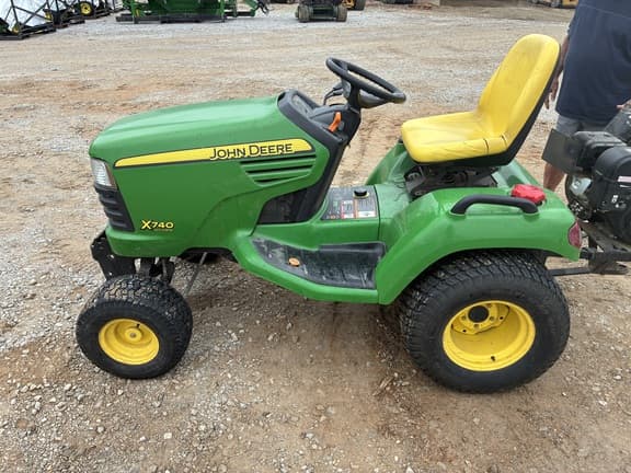 Image of John Deere X740 equipment image 4