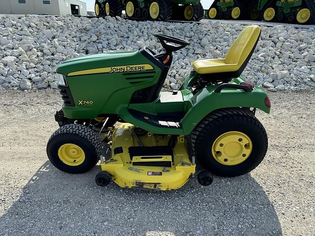 Image of John Deere X740 equipment image 2