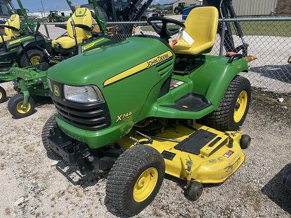 Image of John Deere X744 Primary image