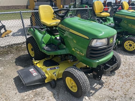 Image of John Deere X744 equipment image 1