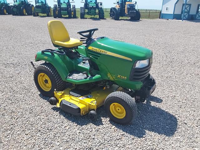 Image of John Deere X744 equipment image 1