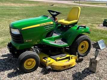 Main image John Deere X744