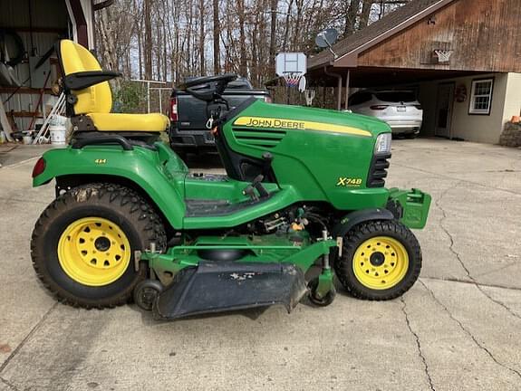 Image of John Deere X748 equipment image 3