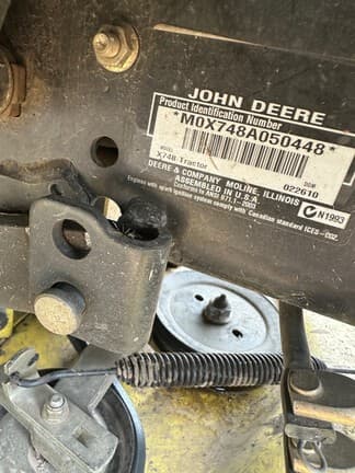 Image of John Deere X748 equipment image 4