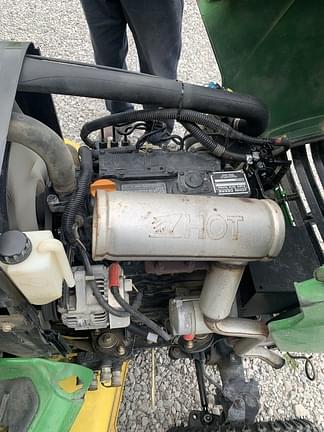Image of John Deere X748 equipment image 4