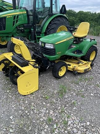 Image of John Deere X748 equipment image 2