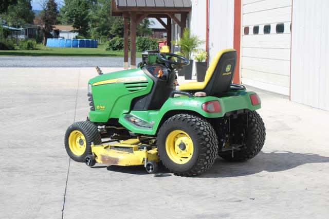 Image of John Deere X749 equipment image 3
