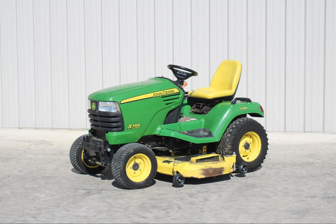 Image of John Deere X749 Primary image