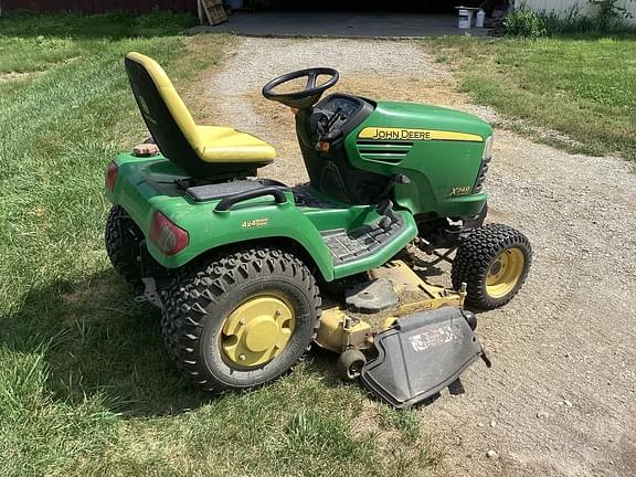 Image of John Deere X749 equipment image 4