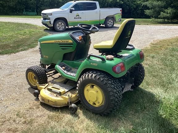 Image of John Deere X749 equipment image 3