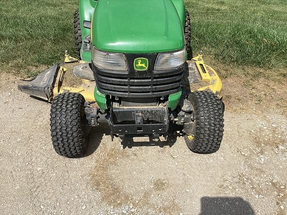 Image of John Deere X749 equipment image 1